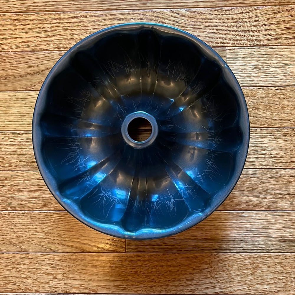 Bundt cake pan